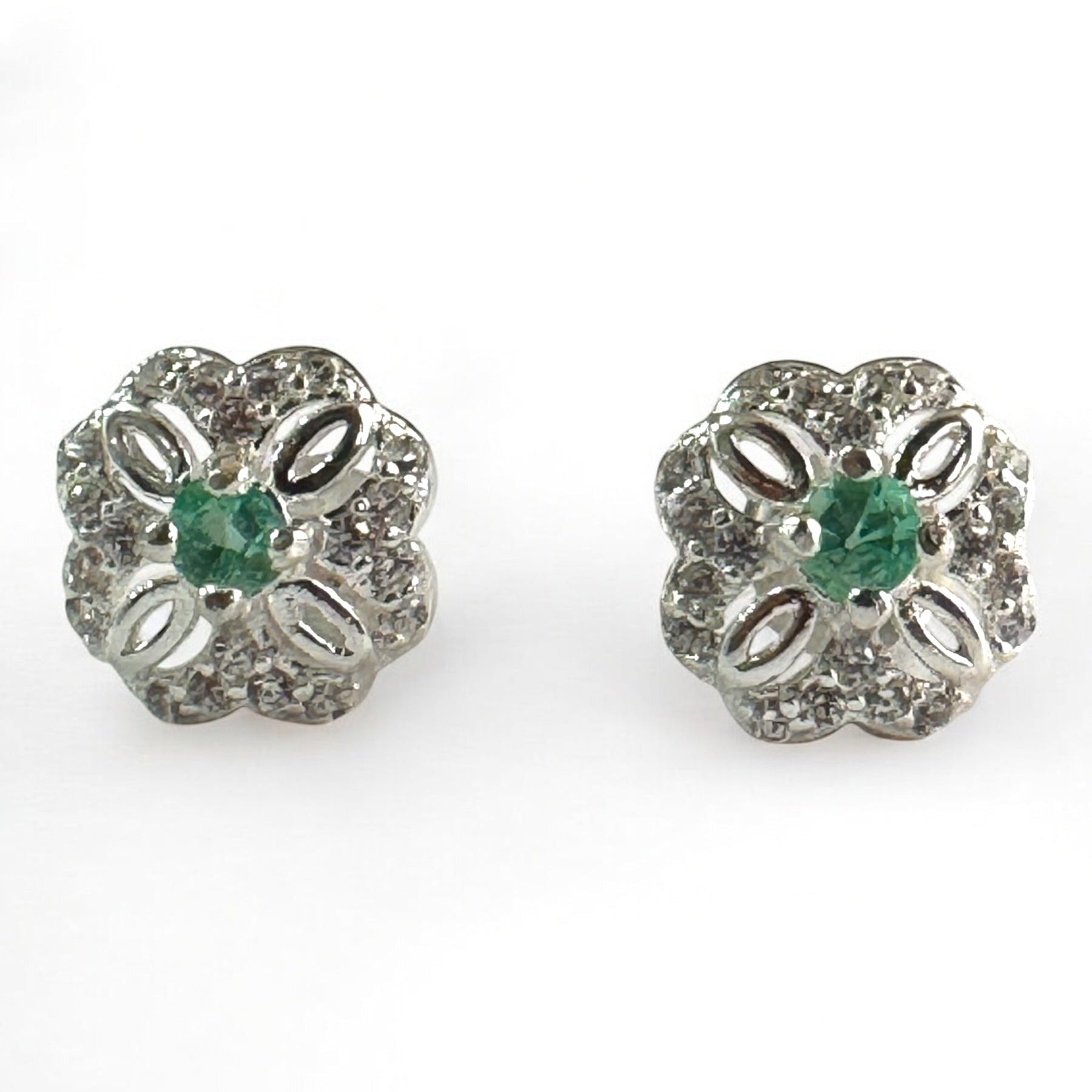 Aretes flor sagrada