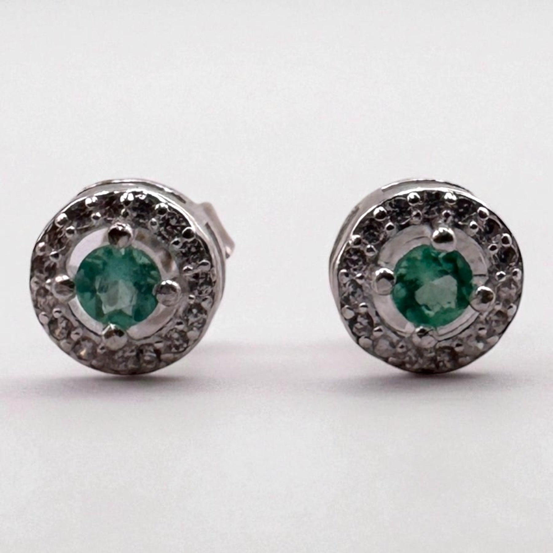 Aretes trono esmeralda