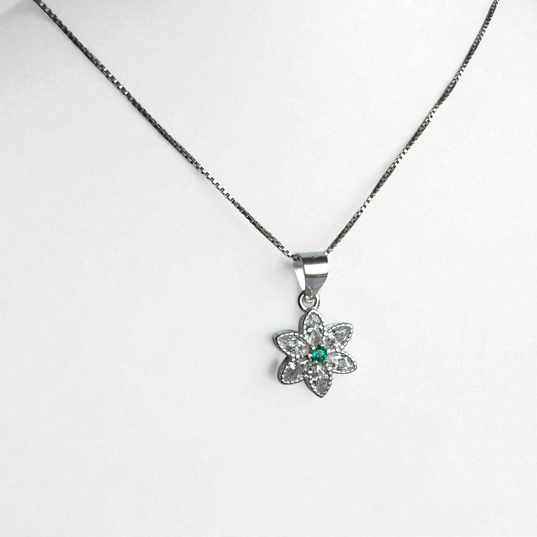 Cadena estrella verde