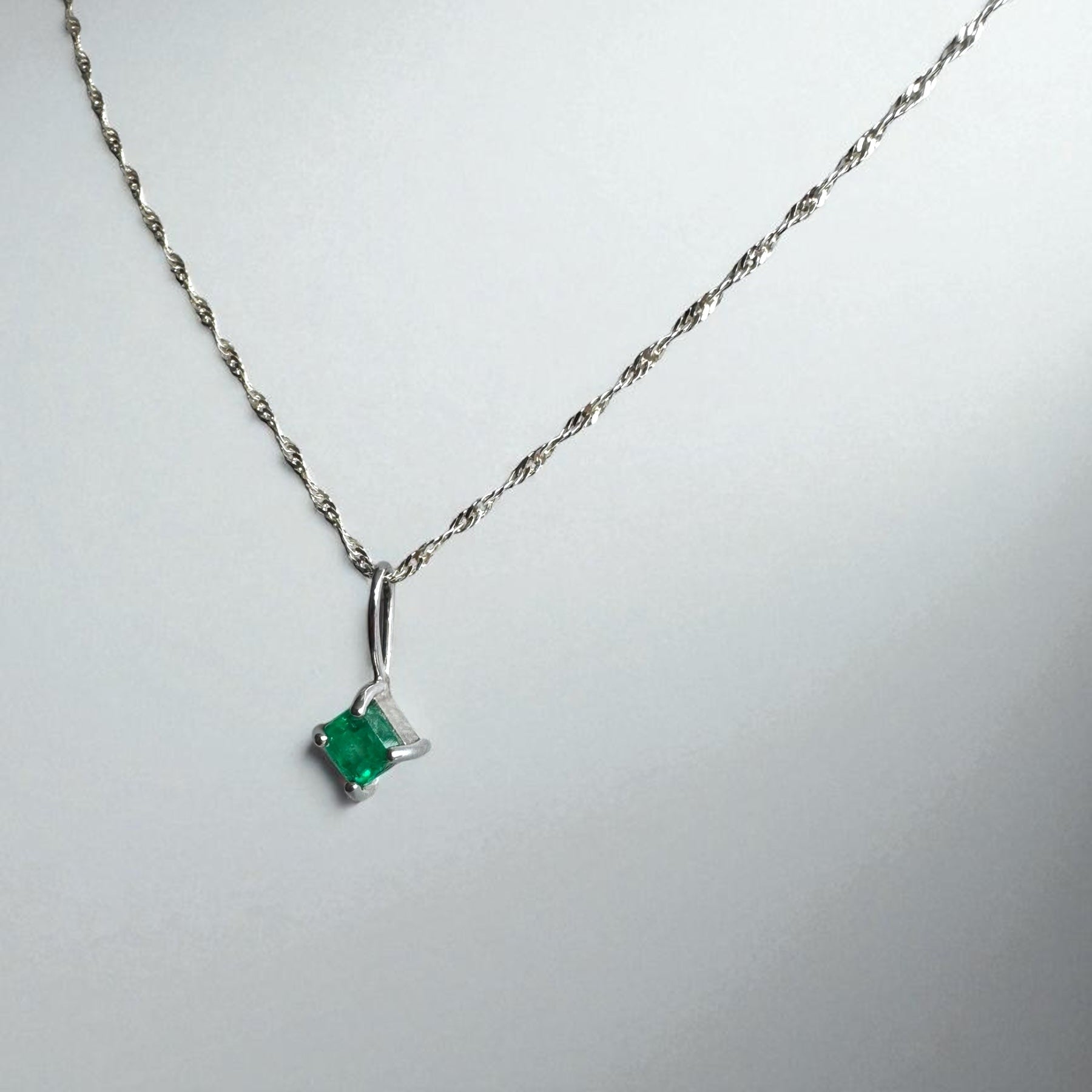 Cadena geometría verde