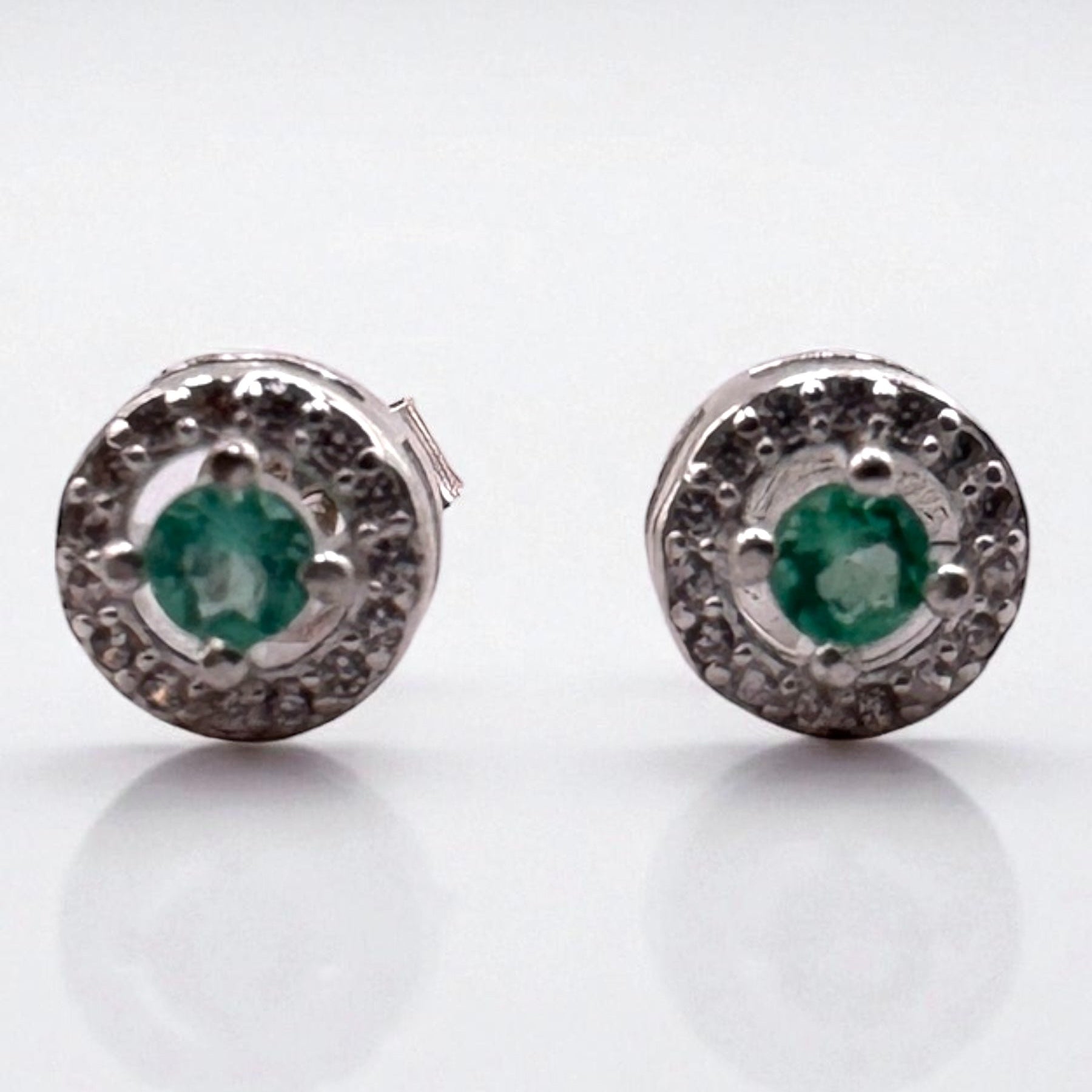 Aretes trono esmeralda