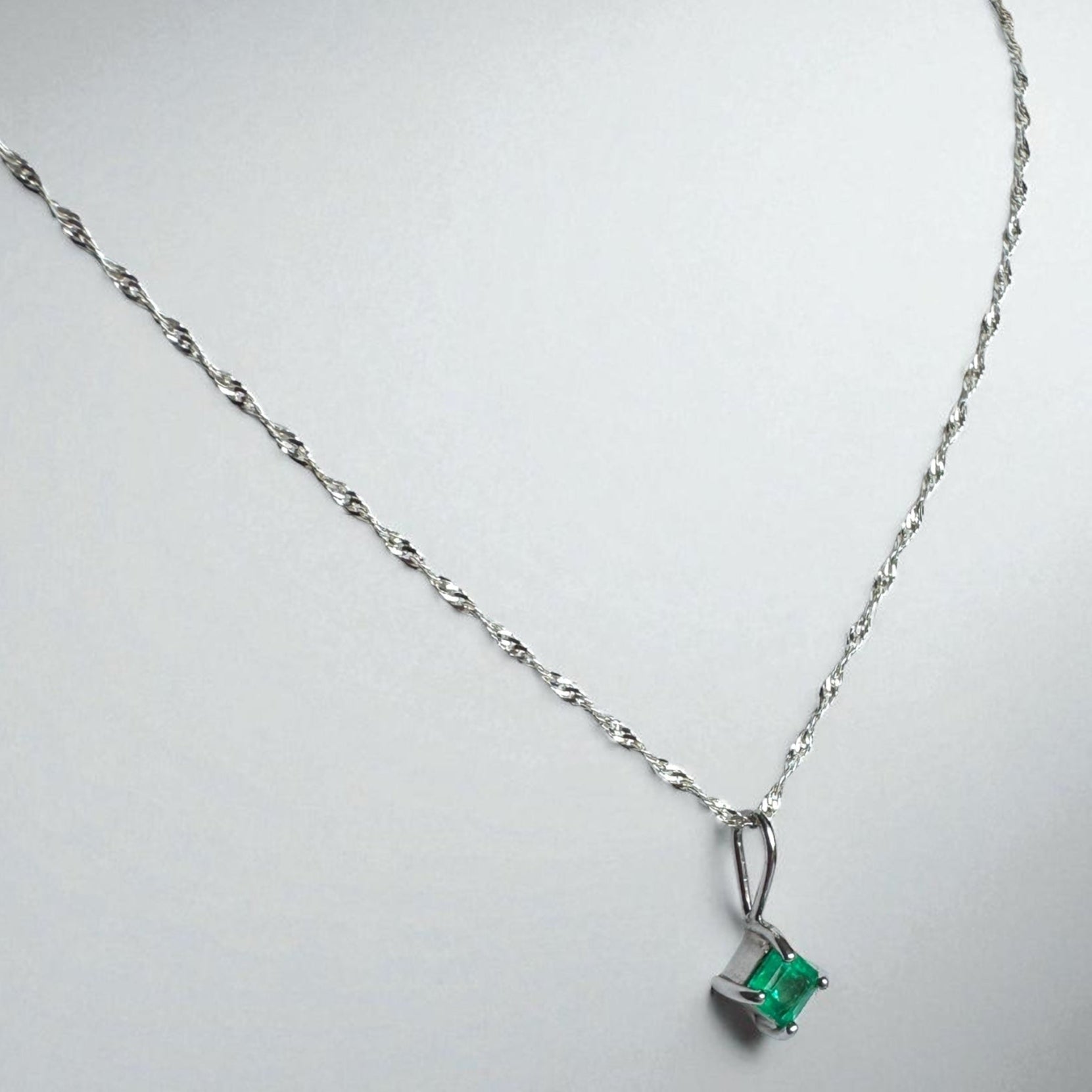 Cadena geometría verde