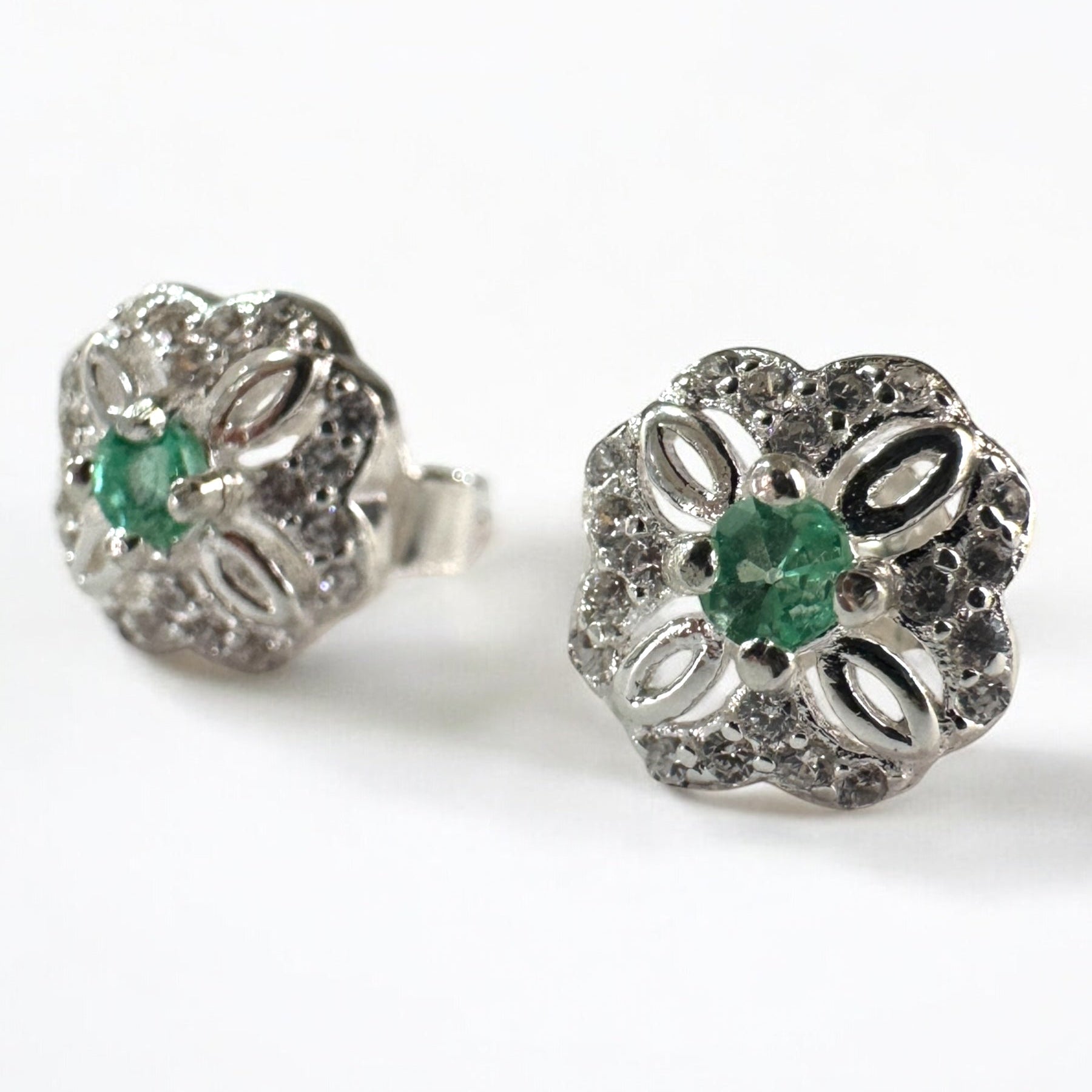 Aretes flor sagrada