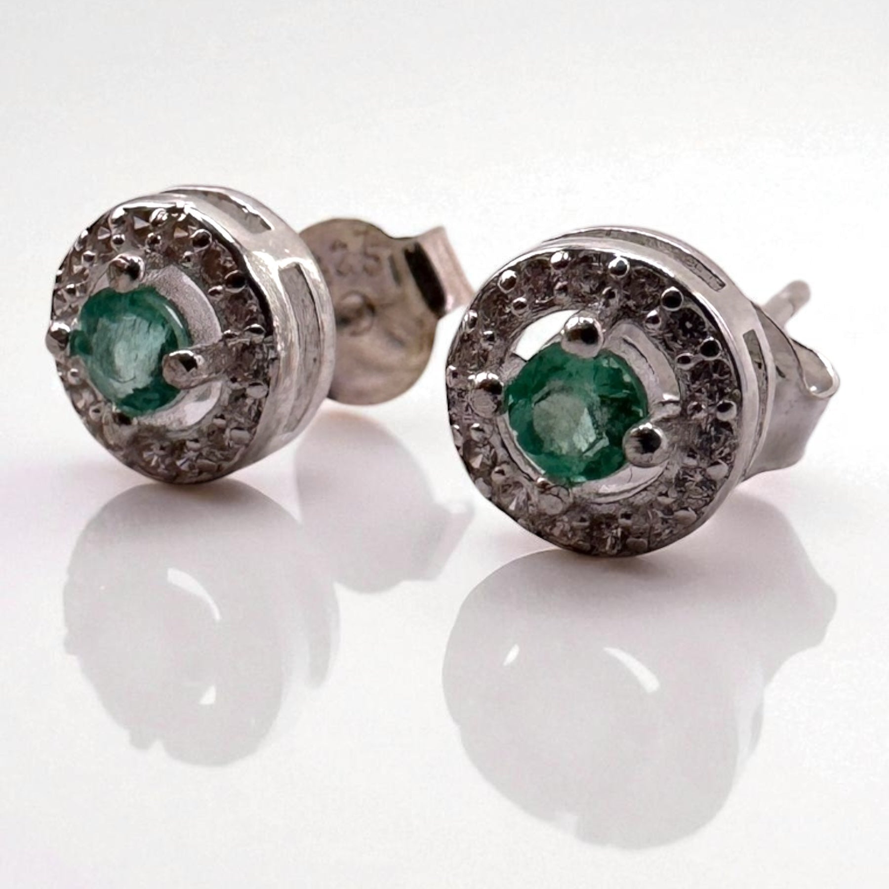 Aretes trono esmeralda