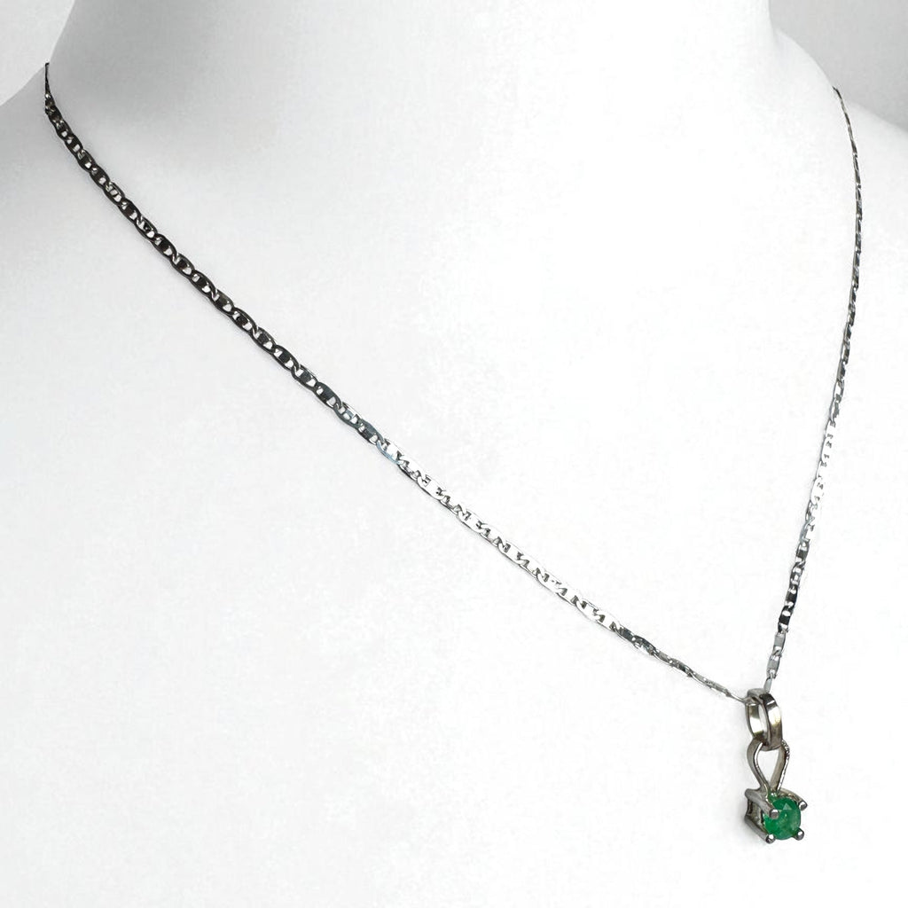 Cadena eterna esmeralda