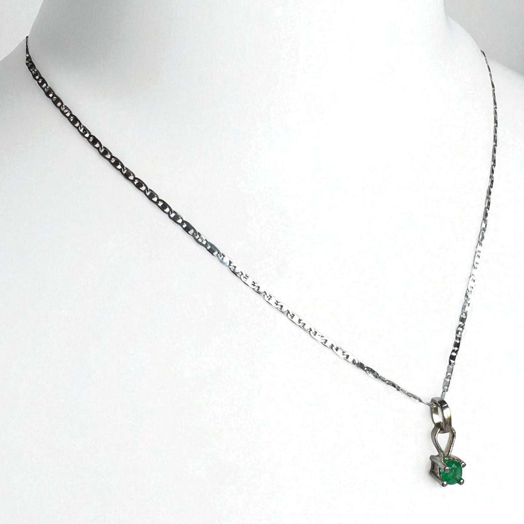 Cadena eterna esmeralda