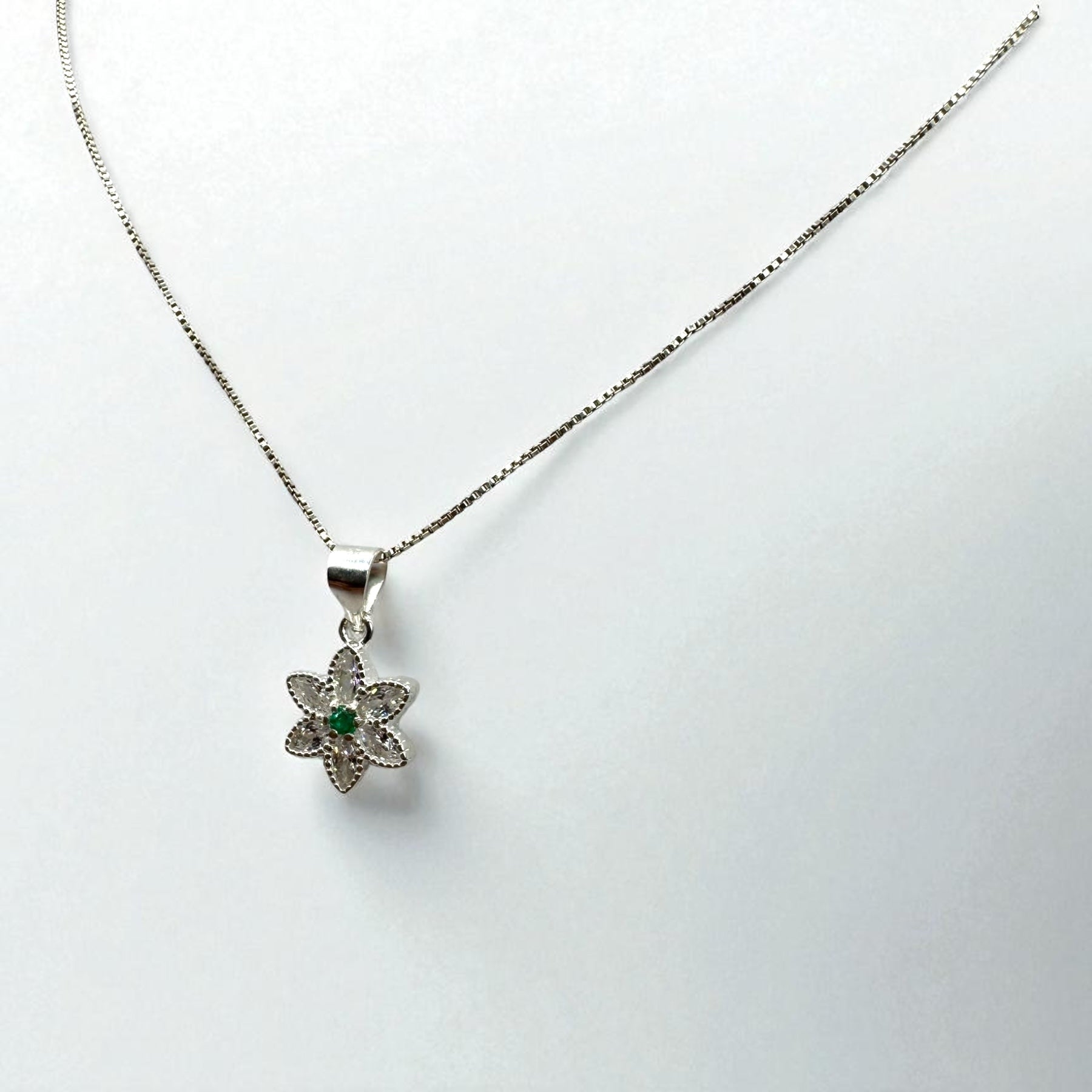 Cadena estrella verde