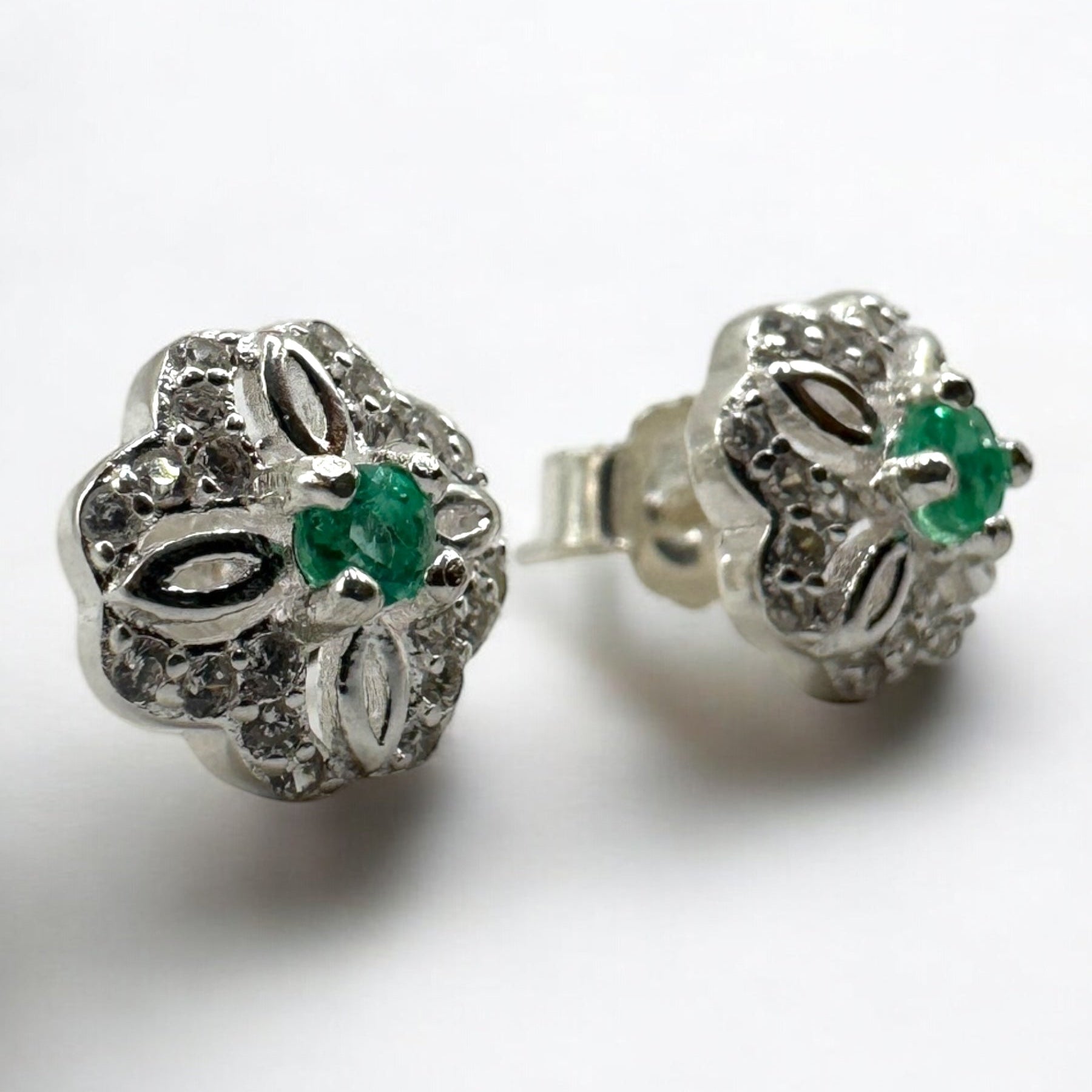 Aretes flor sagrada
