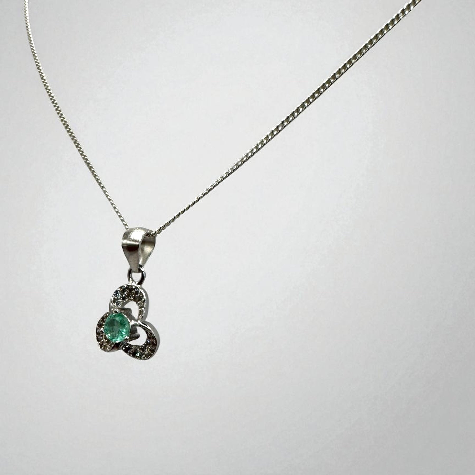 Cadena plata uno